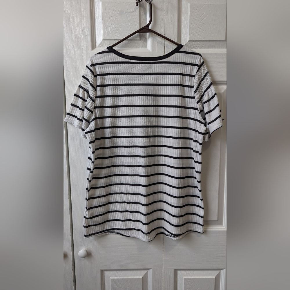 Lularoe women's top - Picture 8 of 8